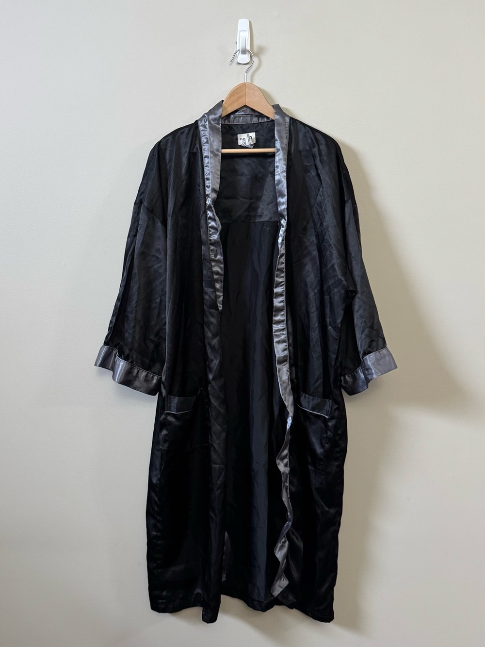 Playboy Bunny vintage Y2K men’s satin grey & black lounge robe - No belt 💜
